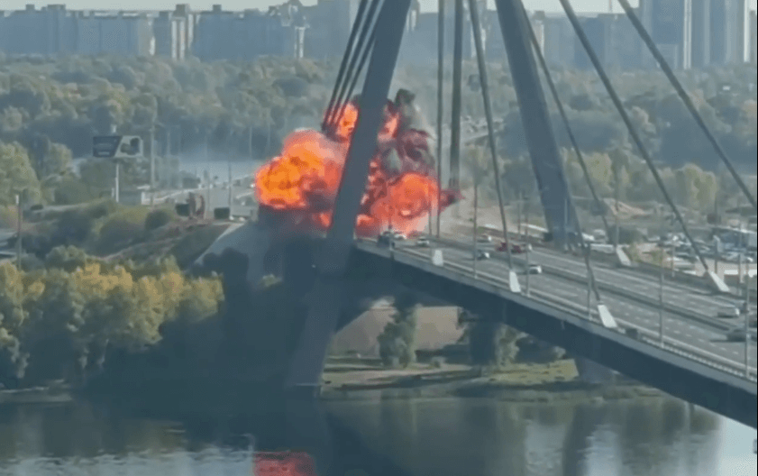 Kyiv bridge hit during Chancellor's visit