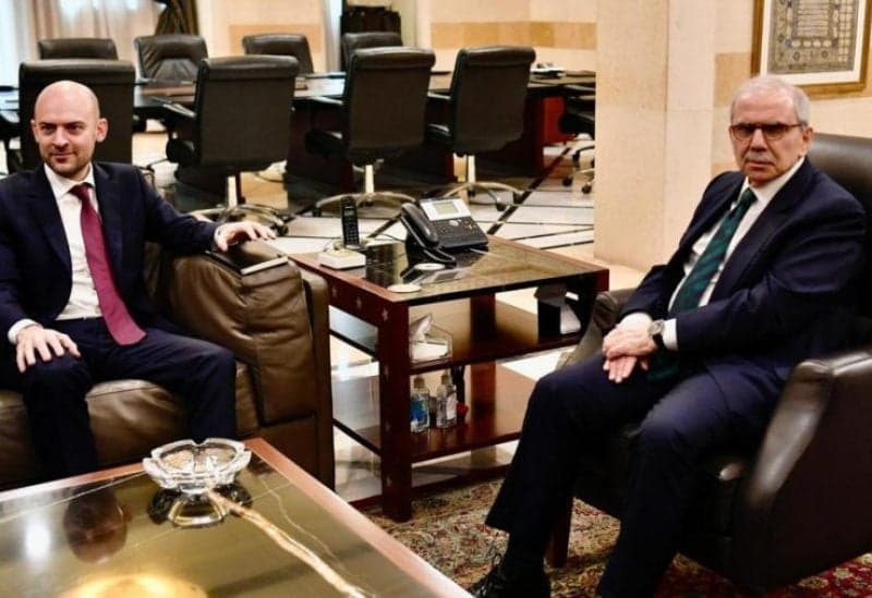 سلام يطالب بعدم فراغ الجنوب