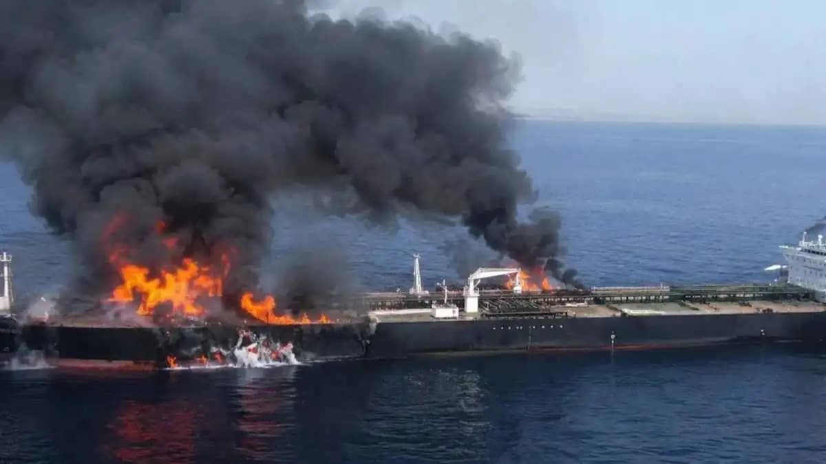 Revolutionary Guard reports large oil tanker blast near Strait