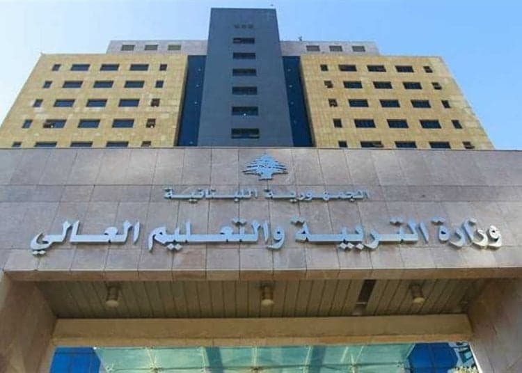 Foreign curriculum students keep certificates