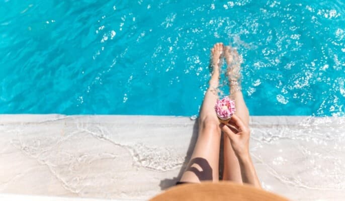 لماذا تزداد شهية الحلويات بعد السباحة
