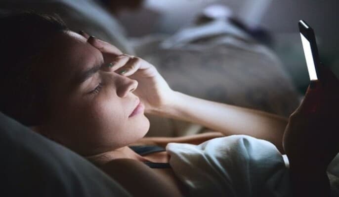 Blue light from smartphones damages facial cells