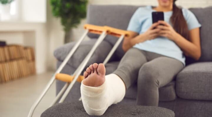 نجمة معروفة تتعرض لإصابة قوية في القدم