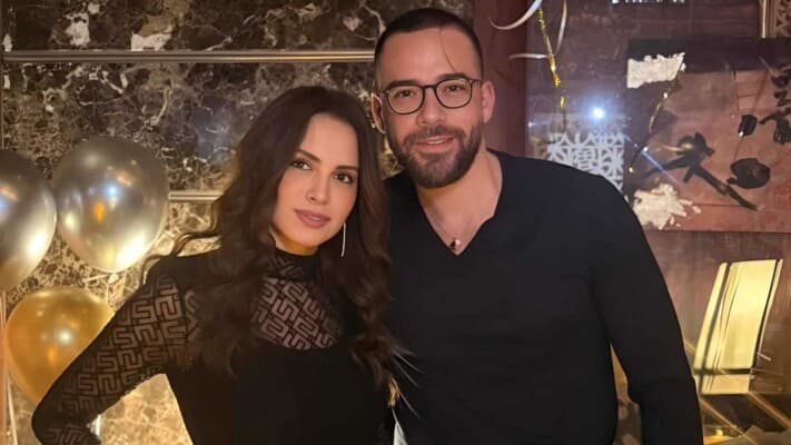 زوج آمال ماهر يحتفل بذكرى زواجه