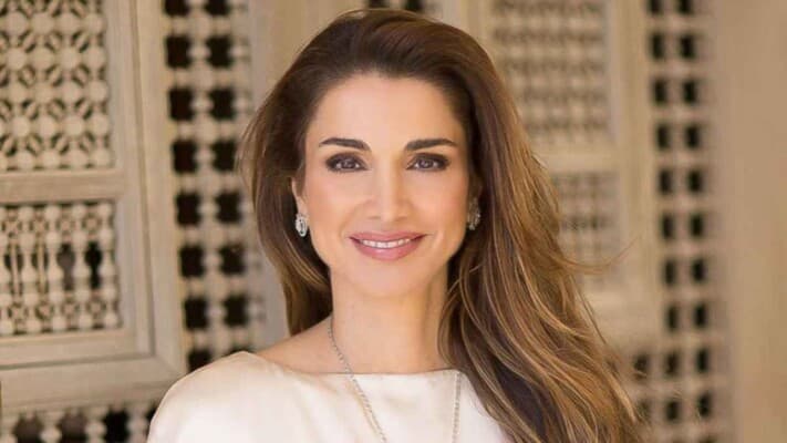 لون طلاء أظافر الملكة رانيا الدائم