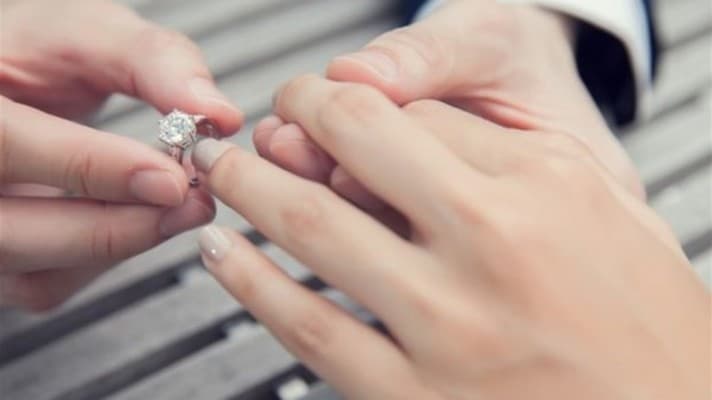Egyptian artist confirms engagement