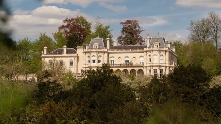Hotel Favored by Celeb Wedding Celebrations