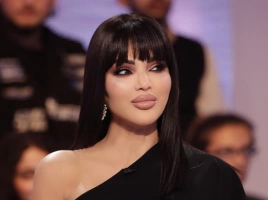 دينا حايك ترد على قوة أغانيها