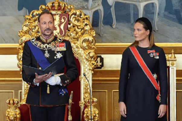 Queen Queenie Missing During King Hakon's Inauguration
