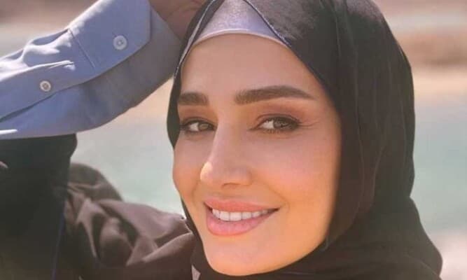 حلا شيحة تظهر بملابس بحر في الساحل