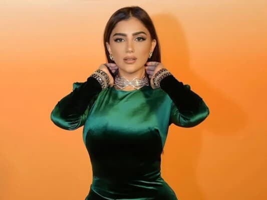مي عمر تتفاعل مع ياسمين عبد العزيز