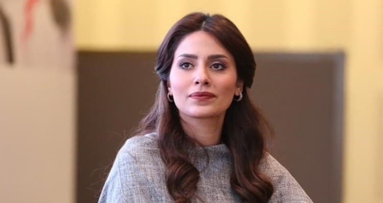 إلهام علي تتعامل بشكل لافت مع معجبة