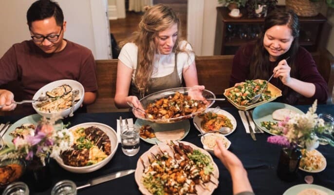 Reasons to avoid eating alone according to studies