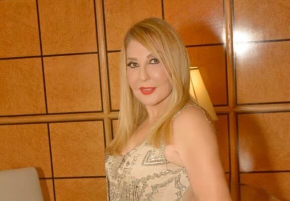نادية الجندي تعزي نجلاء فتحي