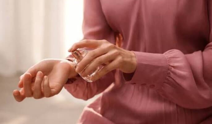 How to blend layered fragrances