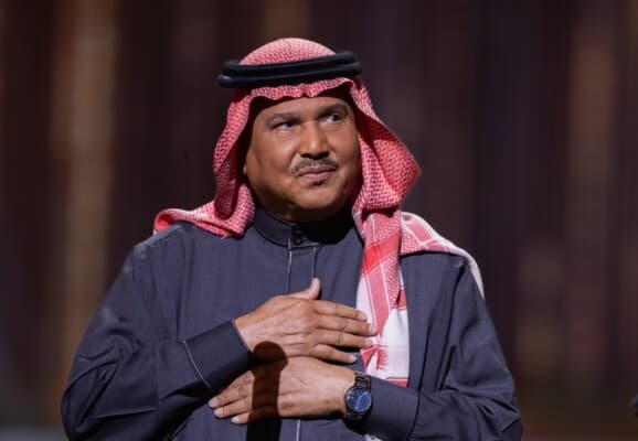 محمد عبده يودع رفيقه في مشهد مؤثر