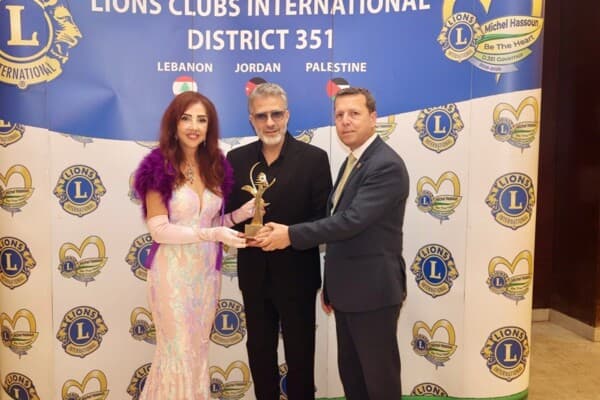 زين العمر يتلقى تكريماً من الليونز الدولية