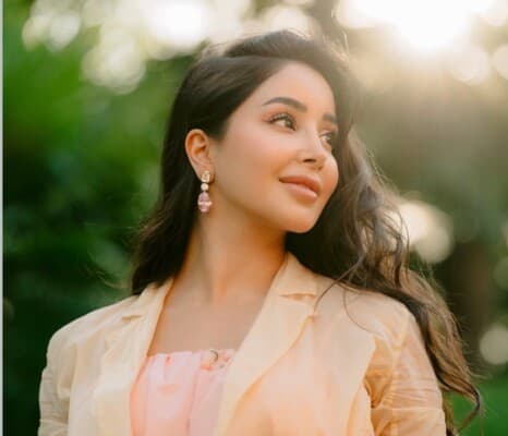 Asil Imran honors father with special photos