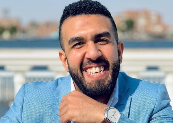 كريم سامي يودع والدته