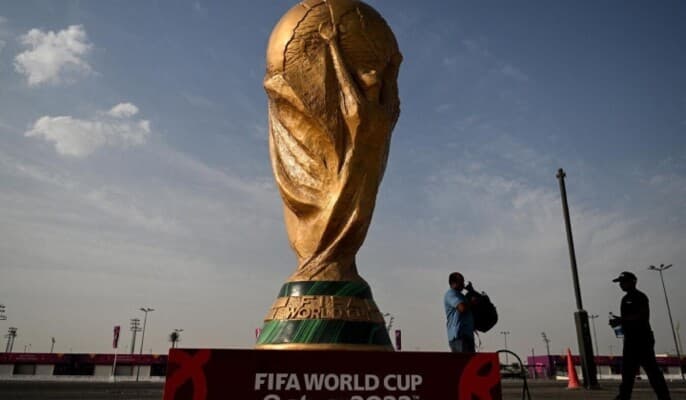 هل تُعرض كأس العالم للبيع