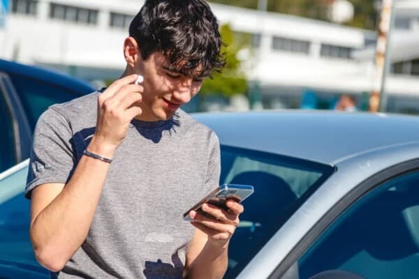 Wireless earbuds and security risks