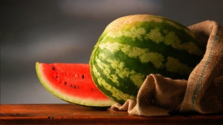 أضرار الإفراط في تناول البطيخ