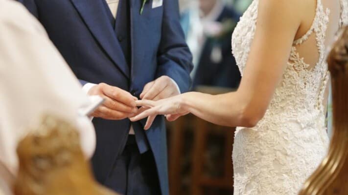 Star marries with ex-husband officiating
