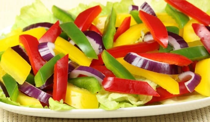 Reasons for eating colored peppers raw