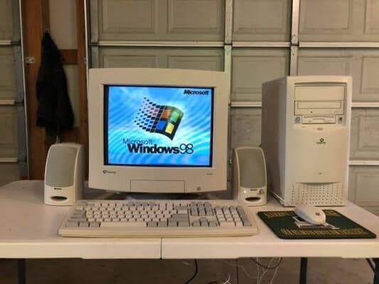 Community restores vintage tech devices