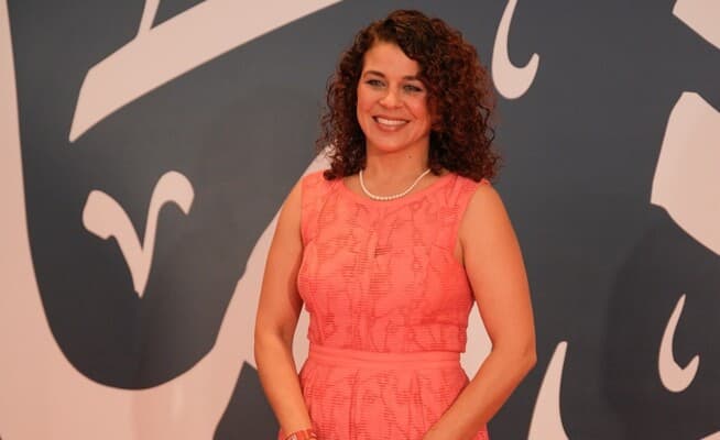 منى هلا تتحدث عن سؤال قد يلغي المقابلة