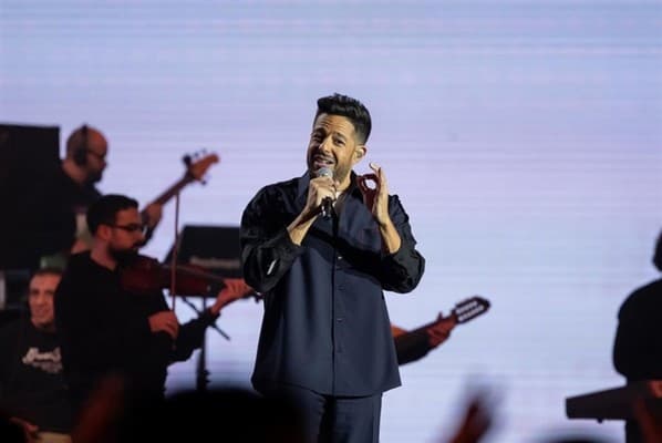 محمد حماقي ساعة نادرة بأسعار عالية