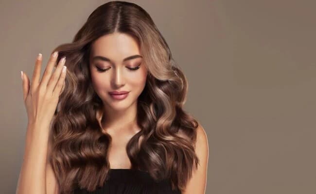 تسريحات شعر طويل ناعمة 2026 لإطلالة أنثوية ساحرة