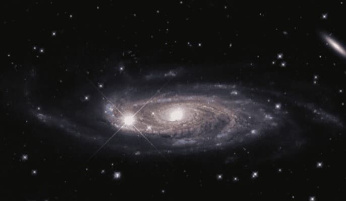 Fastest Milky Way star nears black hole