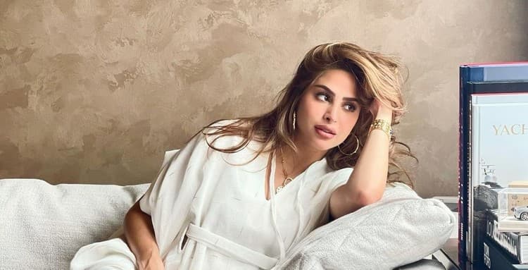 فوز الفهد تثير إحرج صديقتها