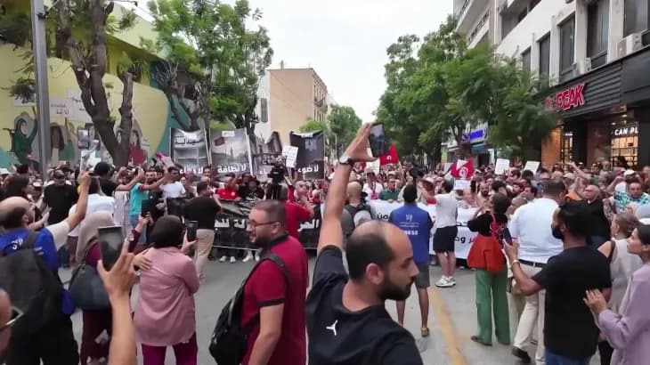 Tunisian Protesters Call for Democracy