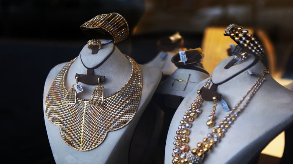 Gold prices increase Monday