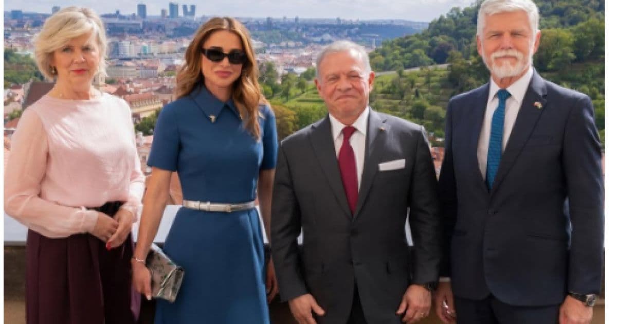 Queen posts photos with King in Prague