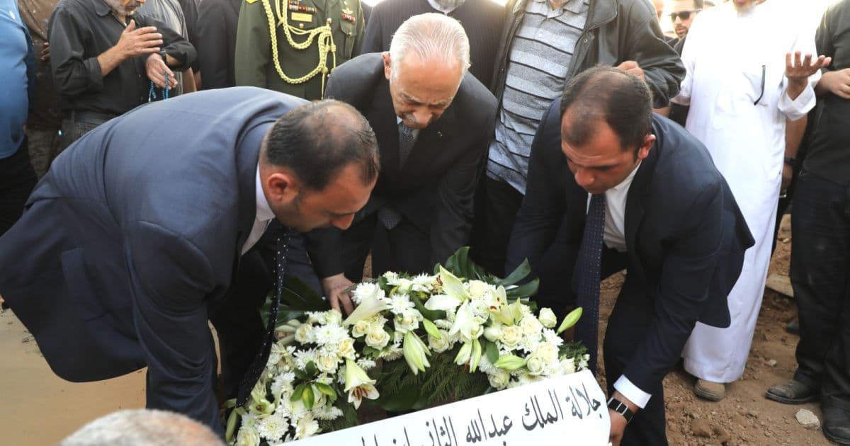Al-Eisawi attends Al-Barqaawi’s funeral and relays condolences from the King and Crown Prince