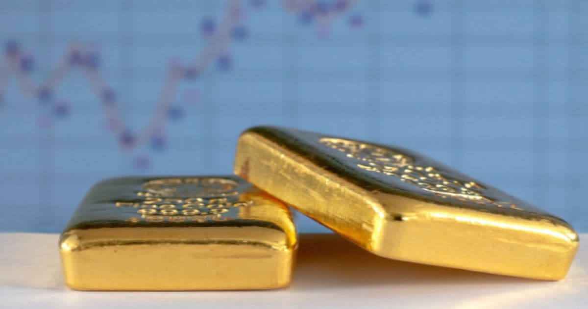 Gold stays steady amid prolonged high interest rate outlook