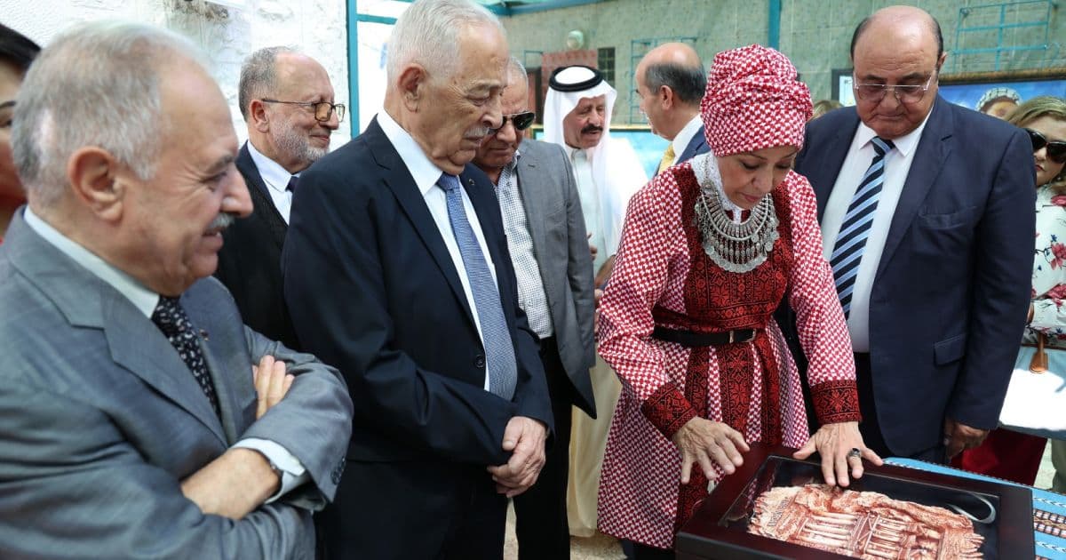 Al-Eisaoui opens Jordan in Thought exhibit