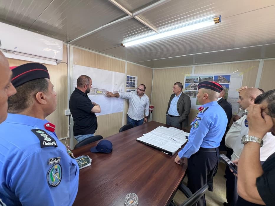 Interior Minister reviews King Hussein Bridge procedures