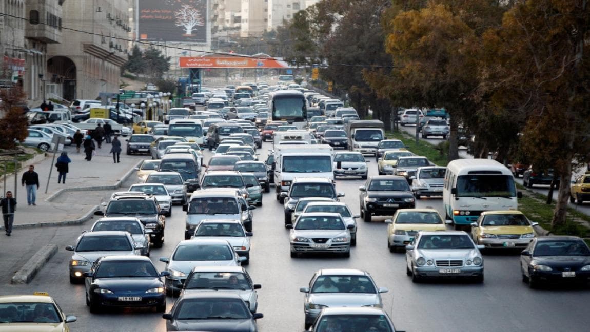 Traffic alerts for driver distractions