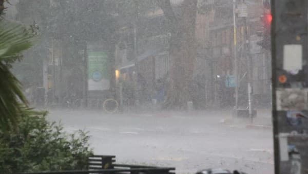 October expects temperature swings and rain