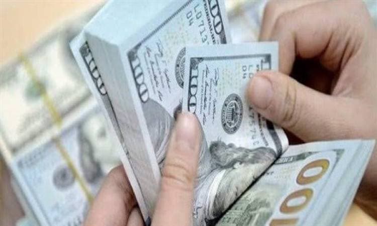 الدولار يواصل التعافي والين ينخفض مع انتظار قرارات الفائدة