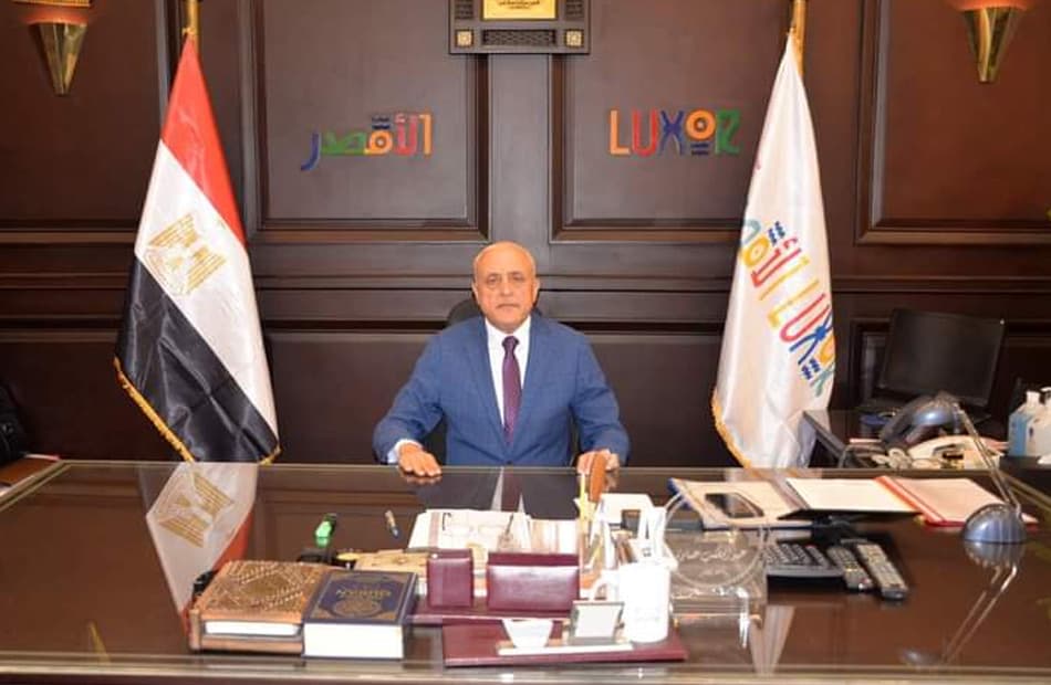 محافظ الأقصر يدعم أسر ضحايا حادث أرمنت