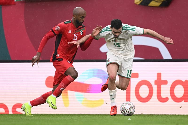 مدرب الجزائر يبعد لاعب السيتي