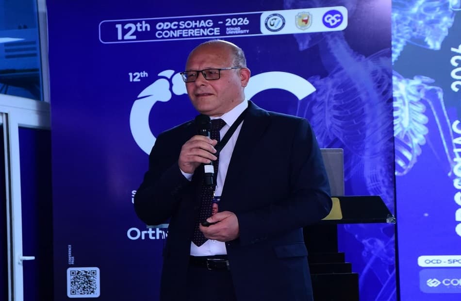عرض تقنيات جراحات الأعصاب الدقيقة في مؤتمر سوهاج
