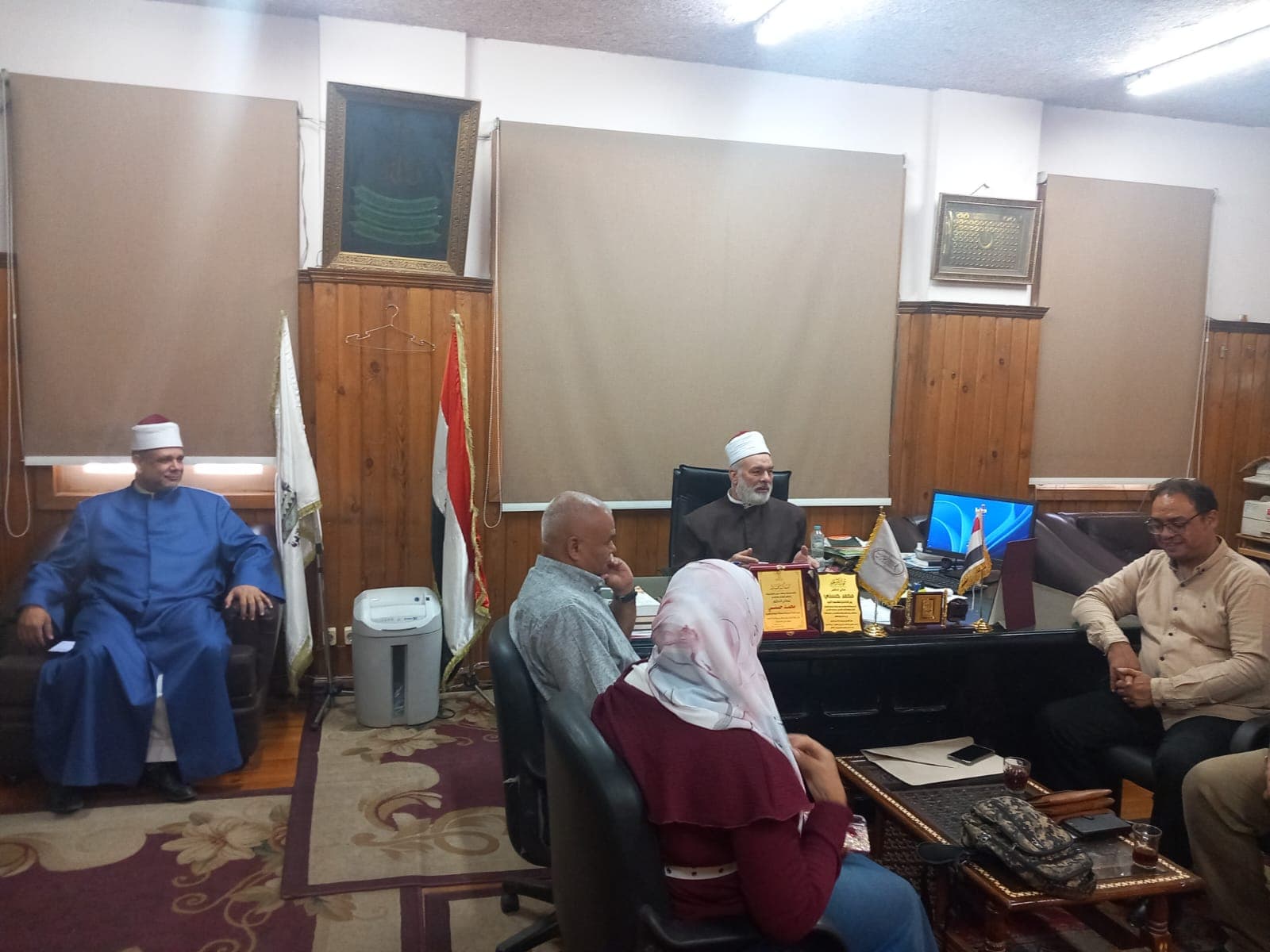 رئيس معاهد سوهاج الأزهرية يناقش استقرار التعليم