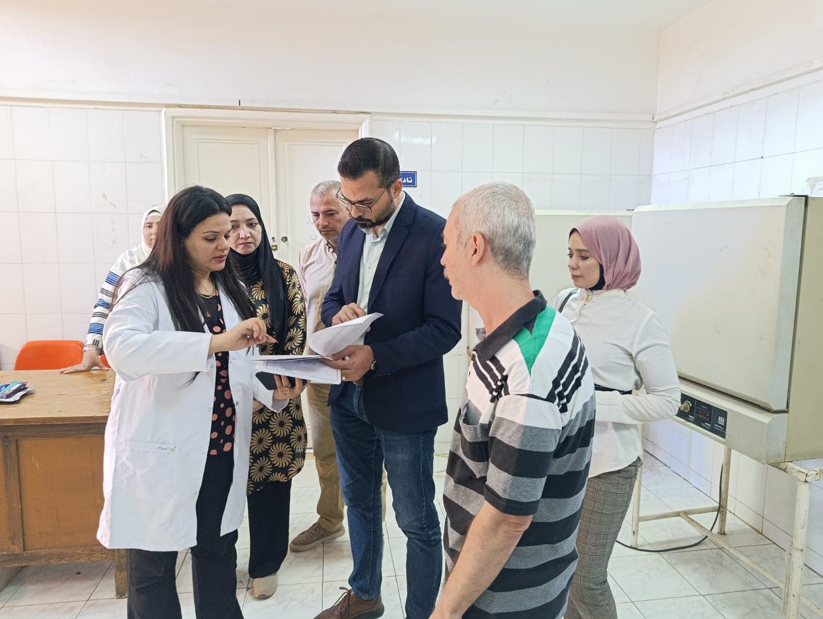 وكيل صحة سوهاج يتابع معمل الفحوصات
