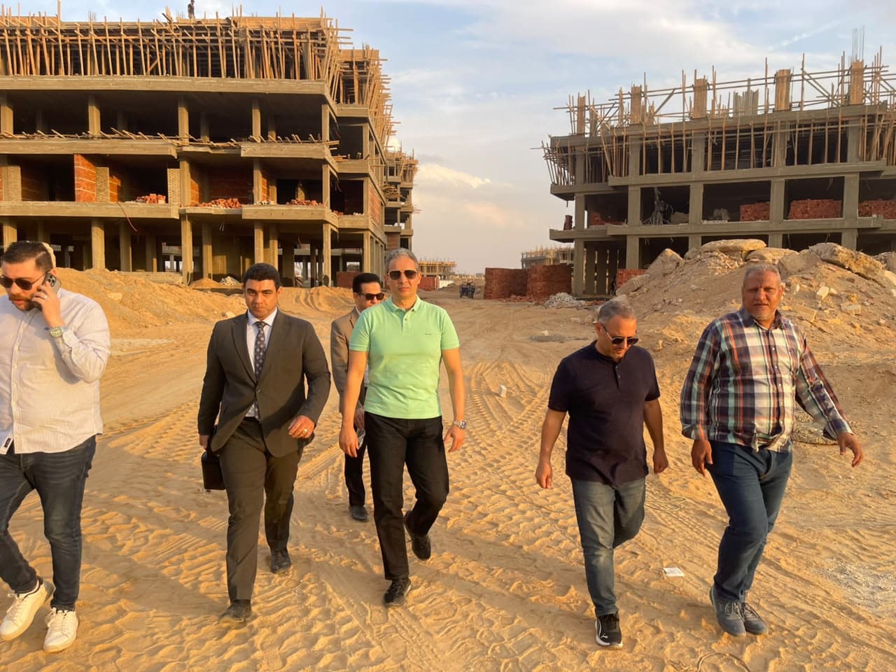نقيب الإعلاميين يتفقد مشروع ظللال الشروق